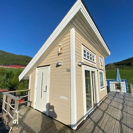 Aure Minihus Med Drommeutsikt Til Sunnmorsalpeneアパートメント エクステリア 写真