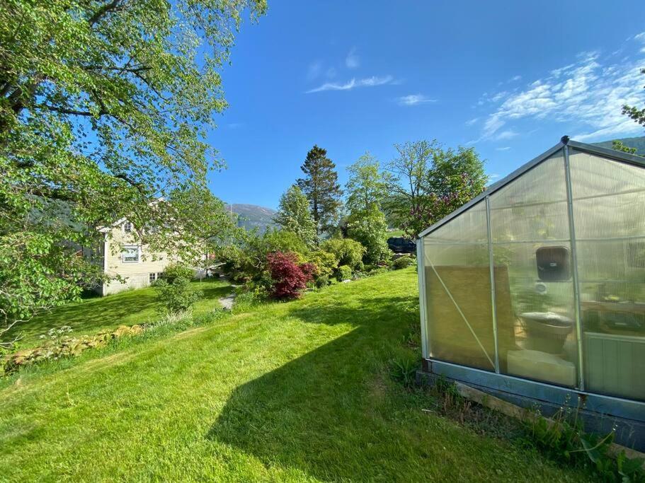 Aure Minihus Med Drommeutsikt Til Sunnmorsalpeneアパートメント エクステリア 写真