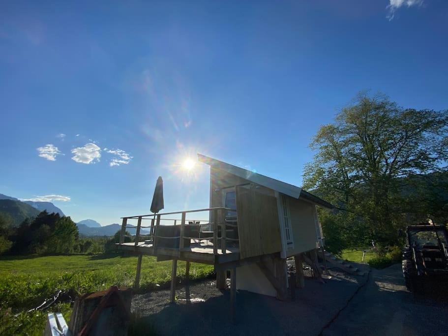 Aure Minihus Med Drommeutsikt Til Sunnmorsalpeneアパートメント エクステリア 写真