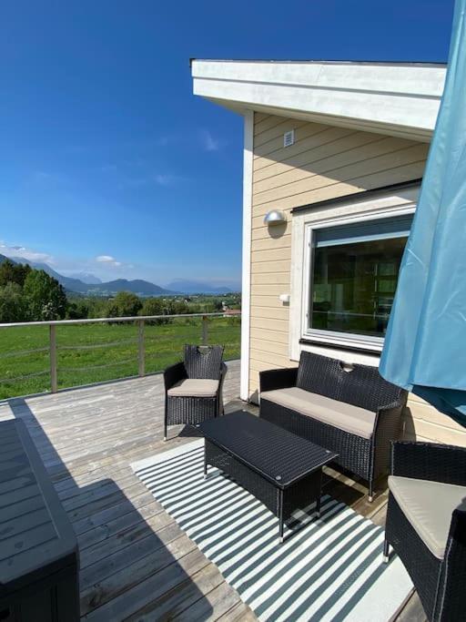 Aure Minihus Med Drommeutsikt Til Sunnmorsalpeneアパートメント エクステリア 写真