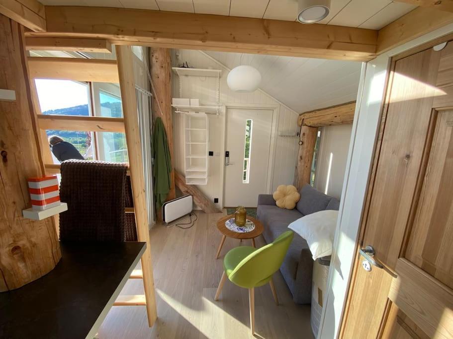 Aure Minihus Med Drommeutsikt Til Sunnmorsalpeneアパートメント エクステリア 写真