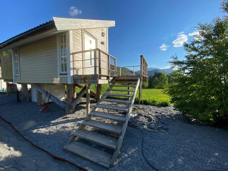 Aure Minihus Med Drommeutsikt Til Sunnmorsalpeneアパートメント エクステリア 写真