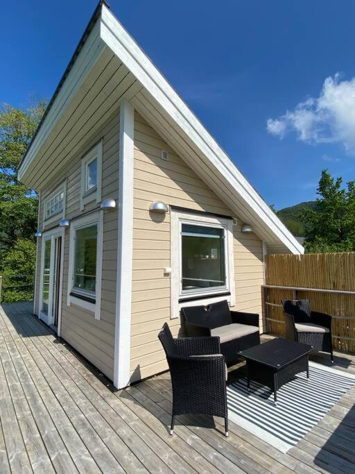Aure Minihus Med Drommeutsikt Til Sunnmorsalpeneアパートメント エクステリア 写真