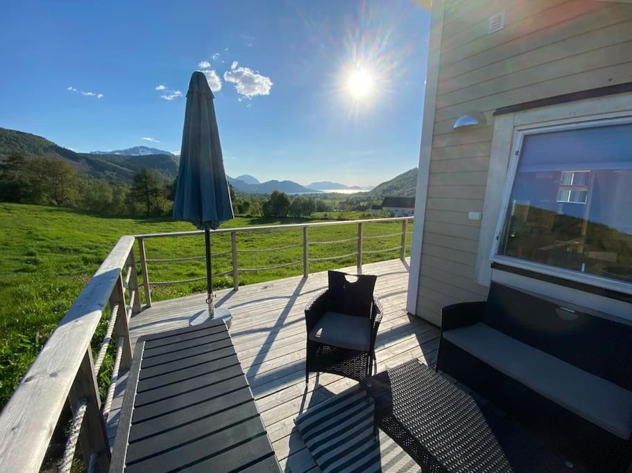 Aure Minihus Med Drommeutsikt Til Sunnmorsalpeneアパートメント エクステリア 写真