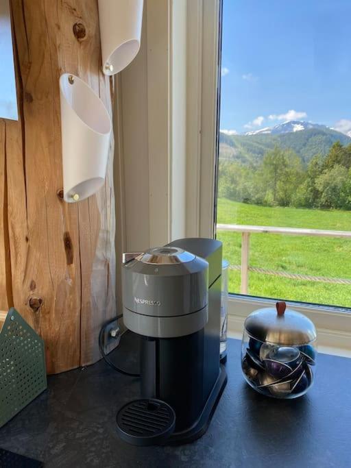 Aure Minihus Med Drommeutsikt Til Sunnmorsalpeneアパートメント エクステリア 写真
